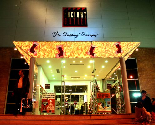 FACTORY OUTLET-SHOPPING MALL-2005